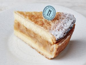 「アップルパイのケーキ カンパーニュ風」1ピース720円。発売日：2月16日
