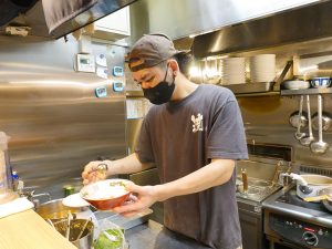 「ラーメンの情報をSNSにアップしているので見てください」（代表の手塚勇佑さん）