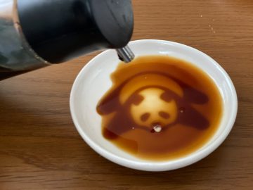 醤油を入れるとパンダが浮かび上がる「パンダ醤油皿」が可愛すぎる！