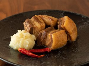 『たかむら』の「豚の角煮」は120g3000円（税別・送料別）と240g6000円をラインナップ