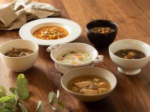 主食スープシリーズでは6種類のスープが揃う。いずれも湯煎もしくは電子レンジでの温めが可能