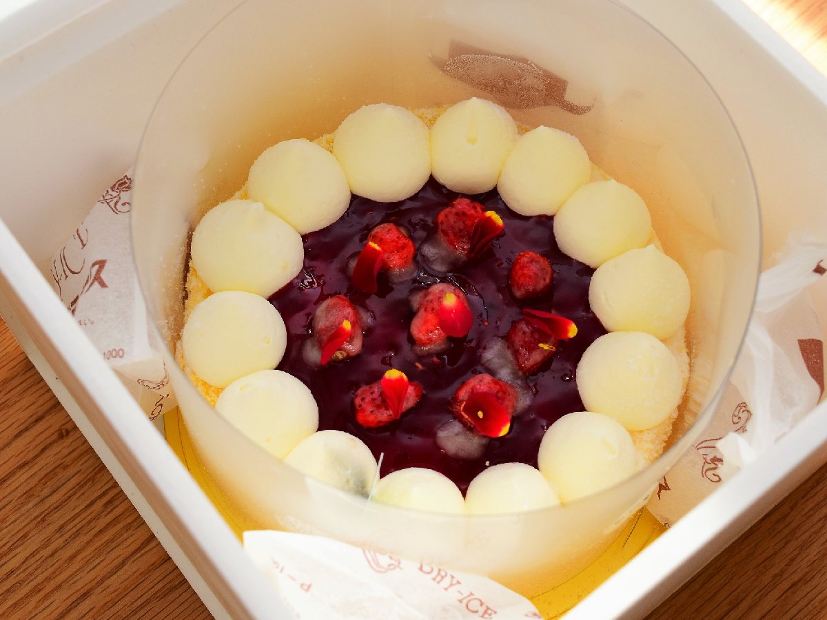 話題の店『メゾンジブレー』の冷凍ケーキ「木苺のレアチーズ ジブリー」をお取り寄せしてみた！