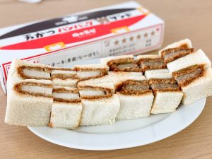 「万かつハンバーグWサンド」1300円