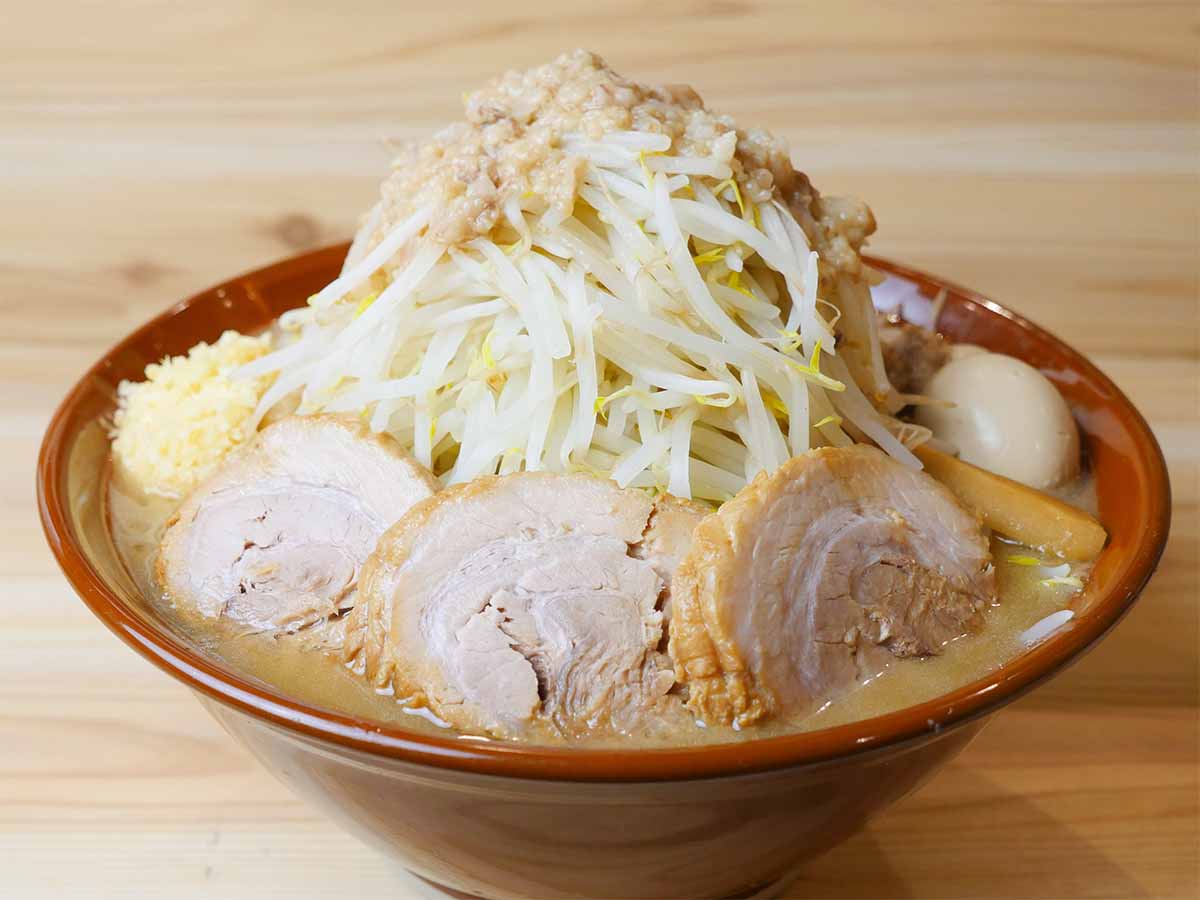 重量約3.5kg！ 神田『眞久中』で超デカ盛りラーメンを食べてきた