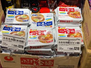 カルディにあった「ふるる冷麺」。韓国の商品とは思えない穏やかなパッケージ