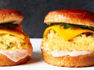 濃厚な明太子マヨに悶絶！ LA発の卵料理店『eggslut』が作る日本限定のエッグサンドが絶品すぎる！