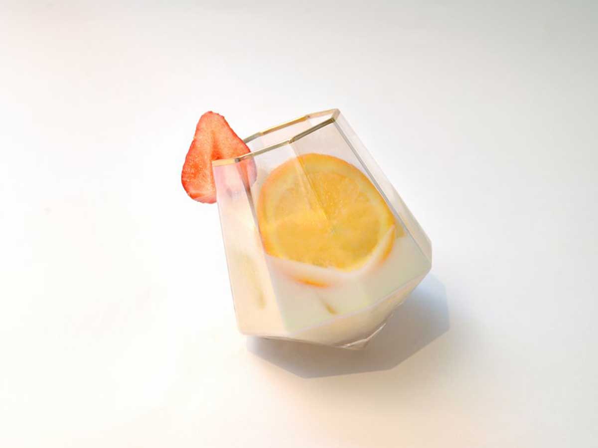 こちらのオススメは「私のリセット・ボタン」。氷を入れたグラスに「恋する爽快感」を1、牛乳を3の割合でブレンドします。