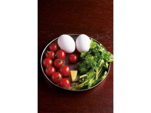 「トマト卵炒めのせペヤング」材料