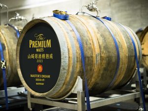 山崎原酒樽で熟成させる特別感。アルコール度数8.5％と高め