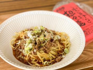 カルディの広島式「ぶち旨汁なし担々麺」は、噛むほどに“ぶちウマ”な逸品だった！