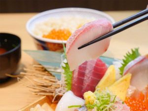こだわりのネタの一つ、ハマチ。実は杉玉の定番寿司ネタでも一番人気は「王道三貫 ハマチ（ブリ）」とのこと
