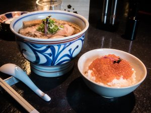 一体どんな味？ “ラーメンライス”に特化したお店『駄目な隣人』が歌舞伎町に登場！