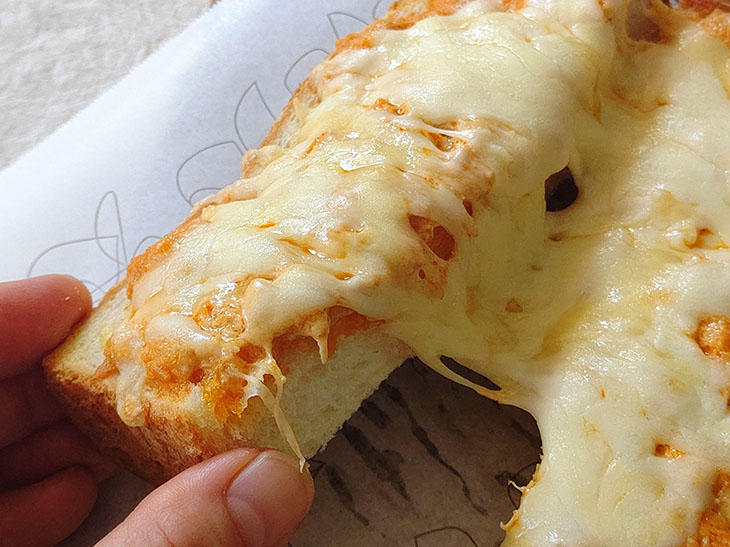 チーズに隠れた辛口ツナの存在感がすごい