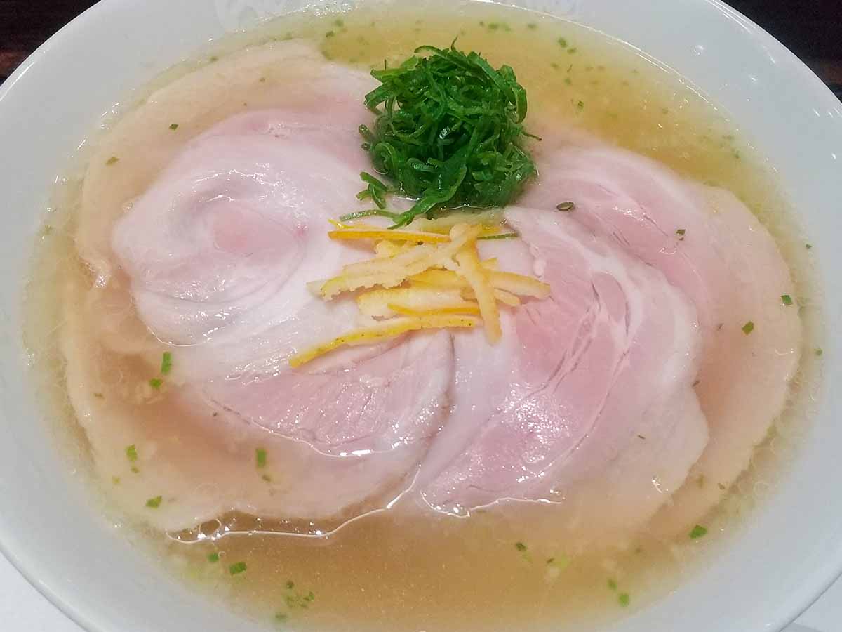 ラーメン好き必見！ 『飯田商店』×『らあめん花月嵐』のコラボ麺「しおチャーシュー麺」を食べてみた
