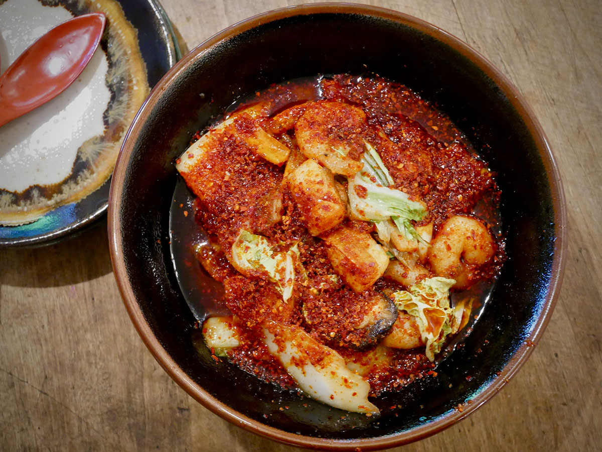 料理家タカハシユキの変態レシピ「燃える炎の激辛油鍋」とは？
