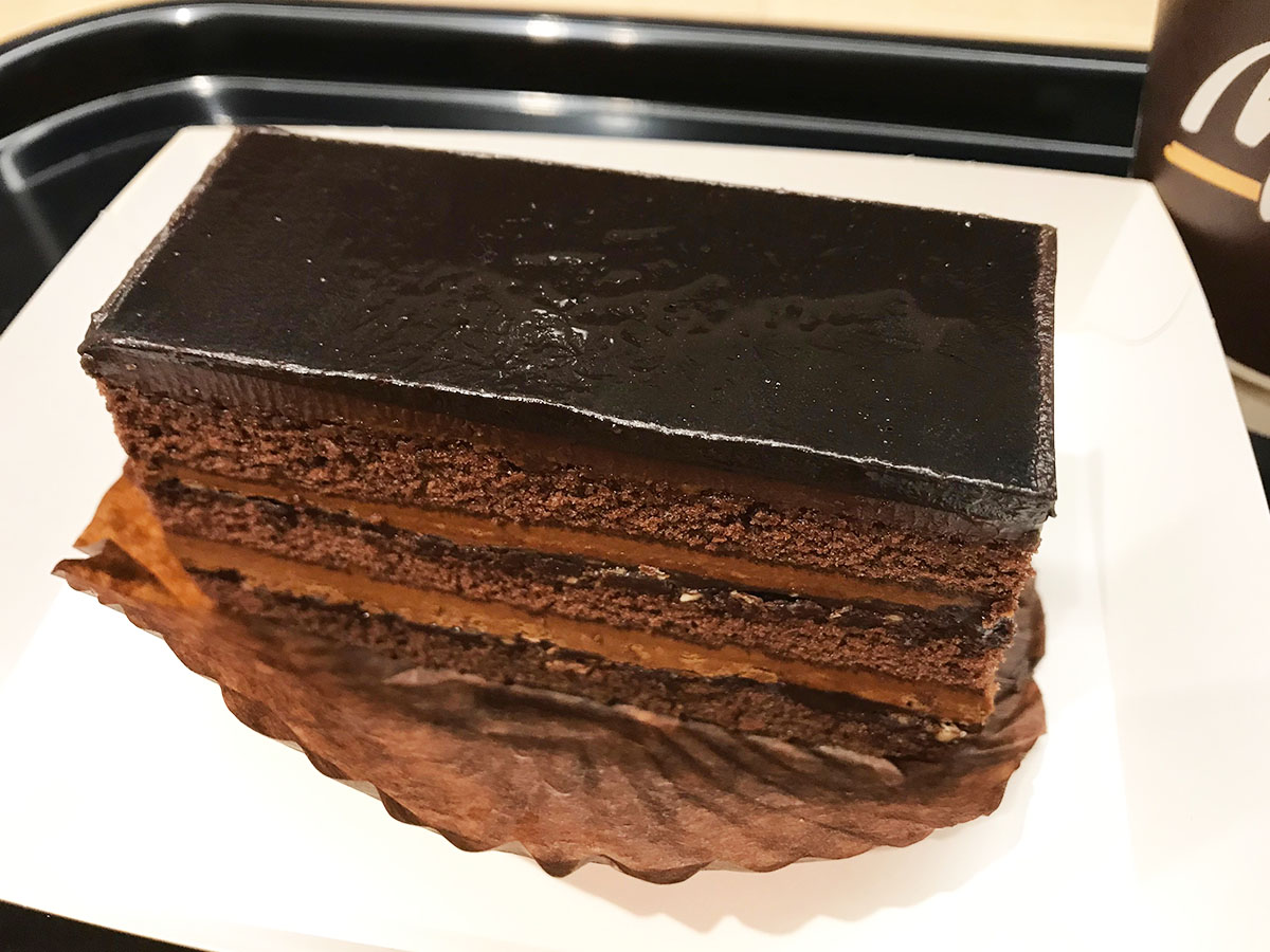 マックカフェの「ショコラナッツムースケーキ」が濃厚リッチで美味しすぎる！