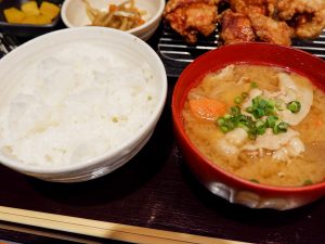 ご飯は会津坂下コシヒカリを使用。とん汁は佐野みそ亀戸本店のオリジナルブレンド味噌で丁寧に作られています