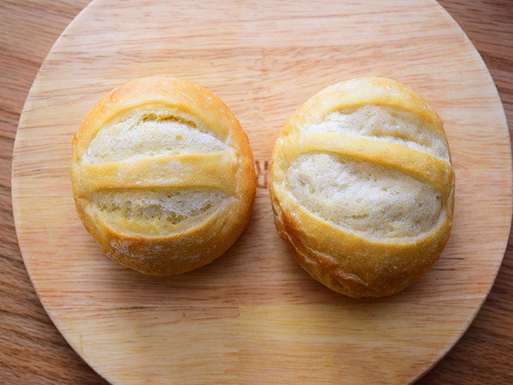 左が「ハニーソイ／はちみつ豆乳パン」、右が「糖質オフ ハニーソイ／はちみつ豆乳パン」