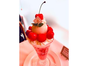 『ザ・東京フルーツパーラー』の「さくらんぼのパフェ」
