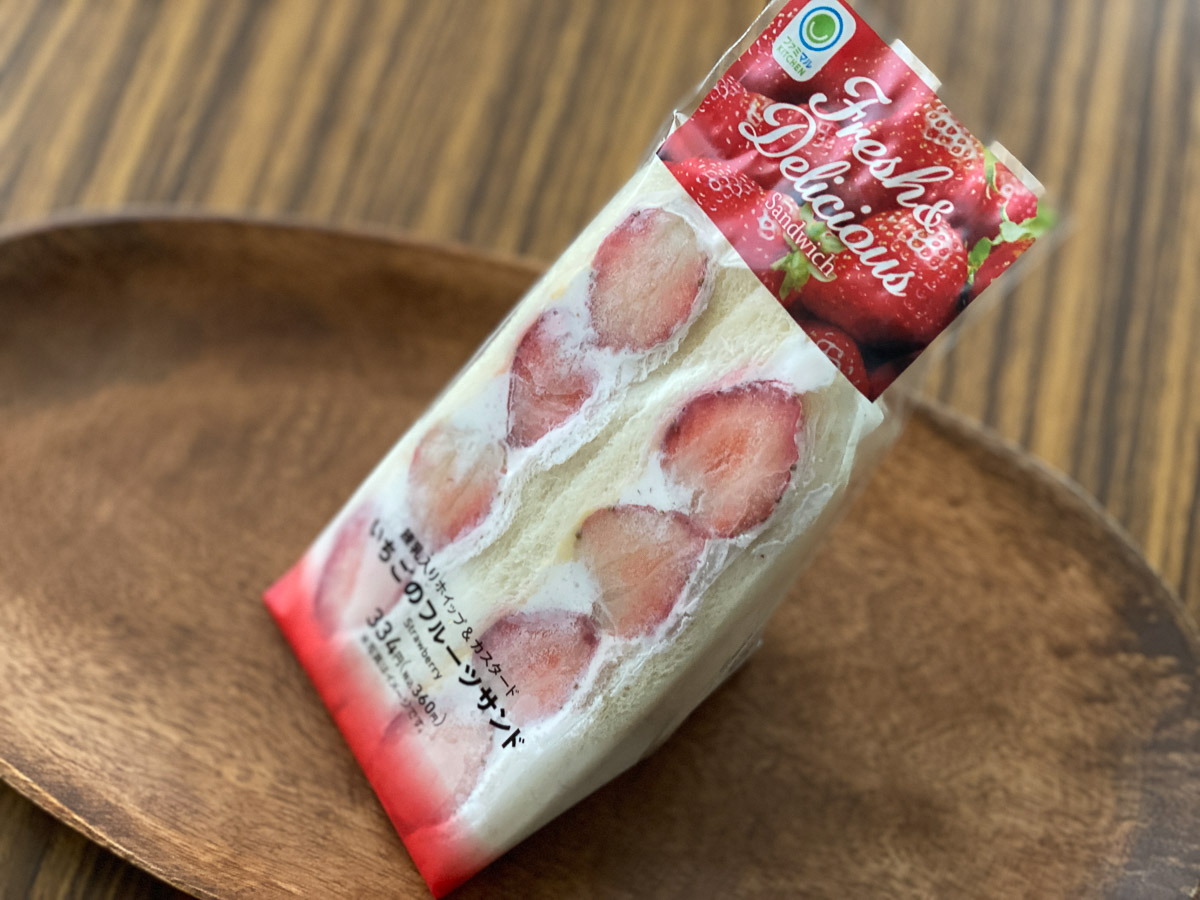 いちごのフルーツサンド360円