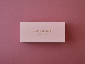 「Mr. CHEESECAKE PINK raspberry」（5400円）はピンクの化粧箱入り