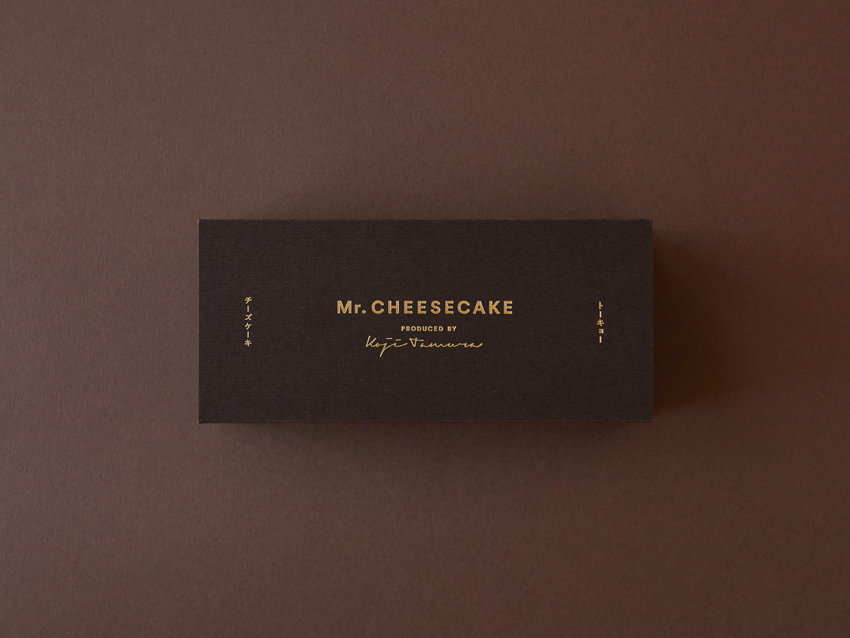 「Mr. CHEESECAKE BLACK cacao」（5400円）はブラックの化粧箱入り