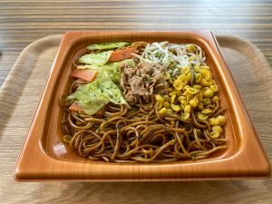 ゴールドシップの焼きそばやメジロマックイーンのやる気UPスイーツも！ 『ウマ娘』とのコラボ商品がファミマに続々登場