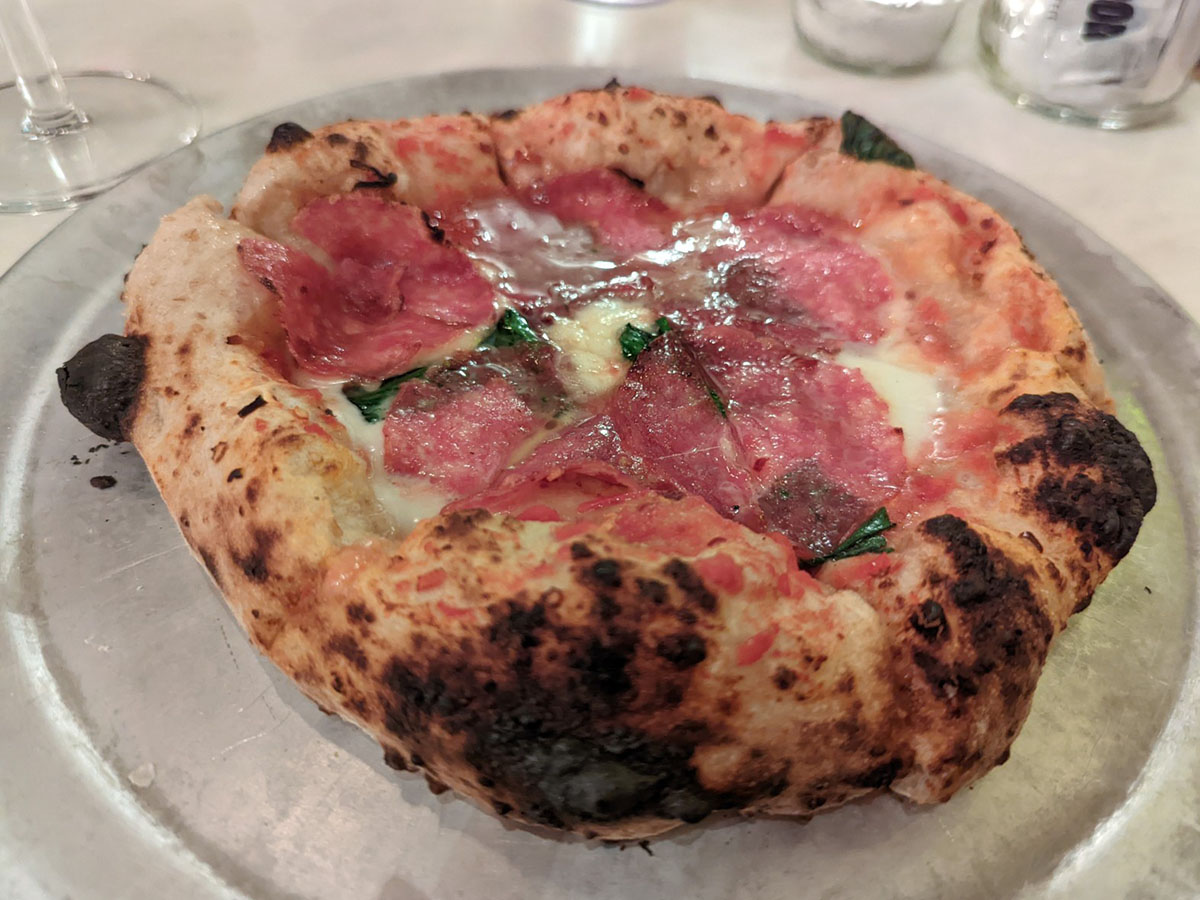ピザの本場ナポリで大流行！ デカ縁が美味しい「ピッツァ・コンテンポラリア」を代々木上原で食べてきた