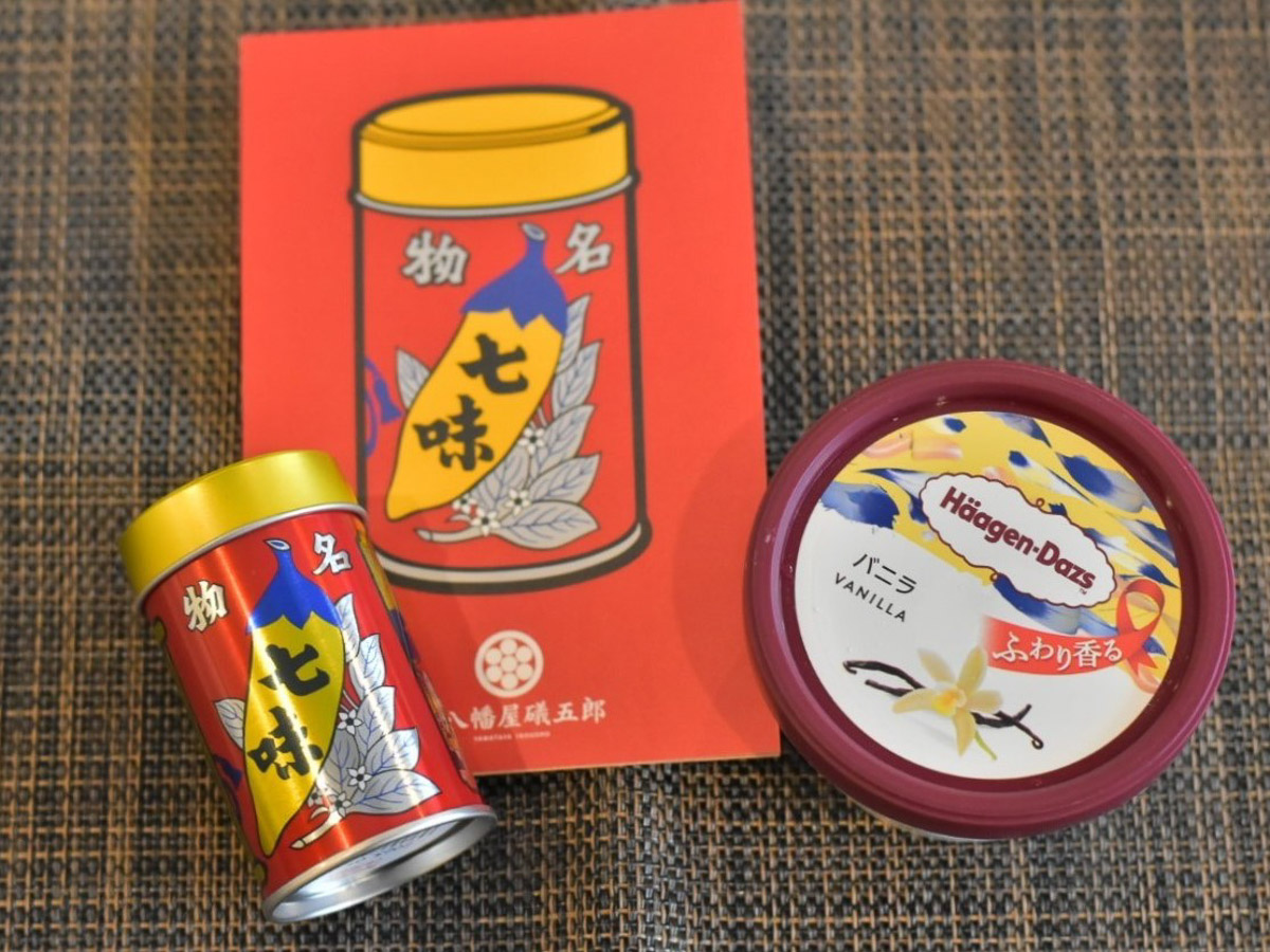 赤いブリキ缶が目印、八幡屋礒五郎の「七味唐がらし」