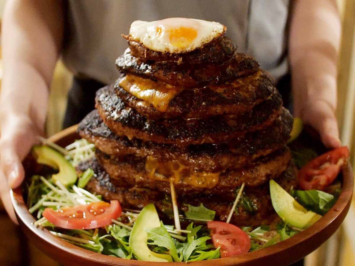 『モンスターグリル』で実施中の5kgものハンバーグ・ステーキ＋ライス1kg＝合計6kgを食べる大食い・ランキングチャレンジ