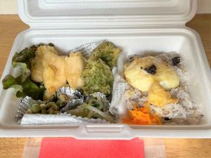 3種類の「ちきてん」と温玉の天ぷらが入った「ちきてん弁当」