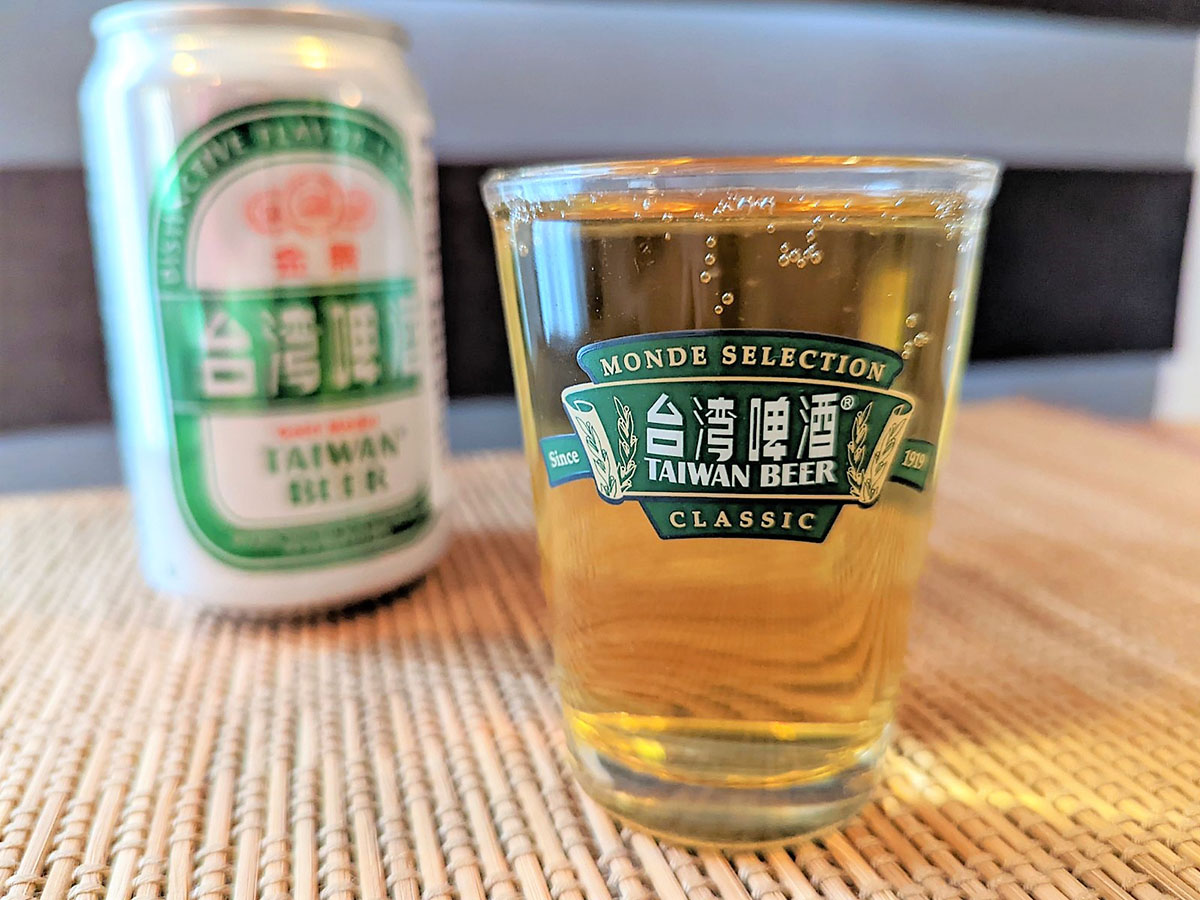 台湾の国民的ビールが一部ローソンに上陸！ 「台湾金牌ビール（缶）」と「フレーバービール」の味わいは？