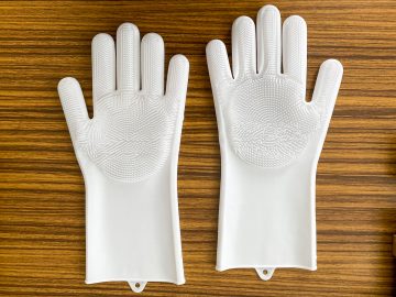 売り切れ続出！ 3COINSの「シリコンブラシ手袋」は食器洗いが100倍快適になる逸品だった！