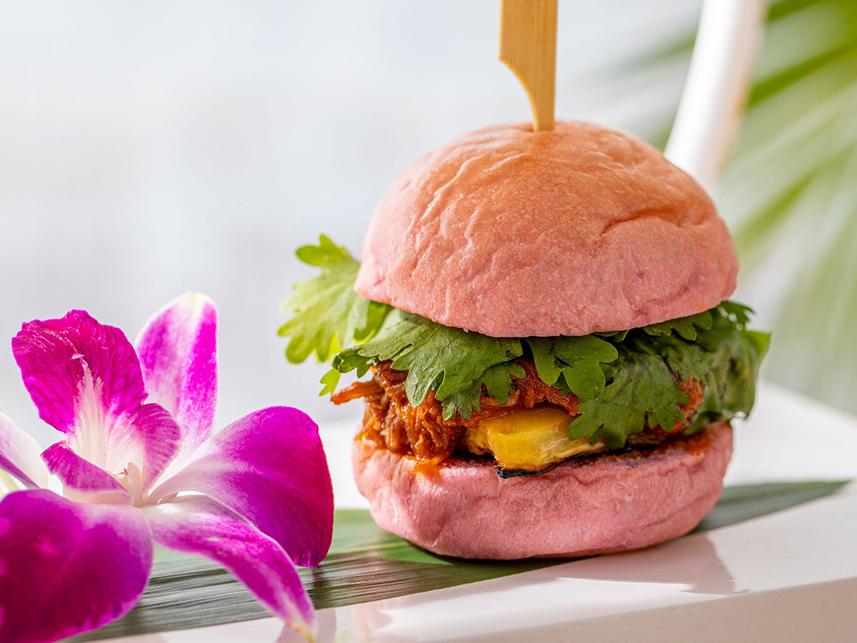 ハワイアンBBQも堪能できる！ ハワイ旅気分に浸れるヒルトン東京の「ハワイアンお肉アフタヌーン」が魅力的！