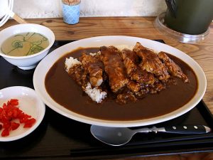 「名物の肉カレー」1000円
