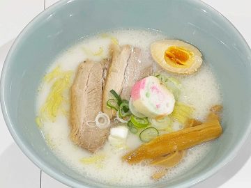 札幌で朝からラーメンを食べるならココ！『やさしい、とんこつ麺かまくら』で真っ白な至極の一杯を堪能してきた