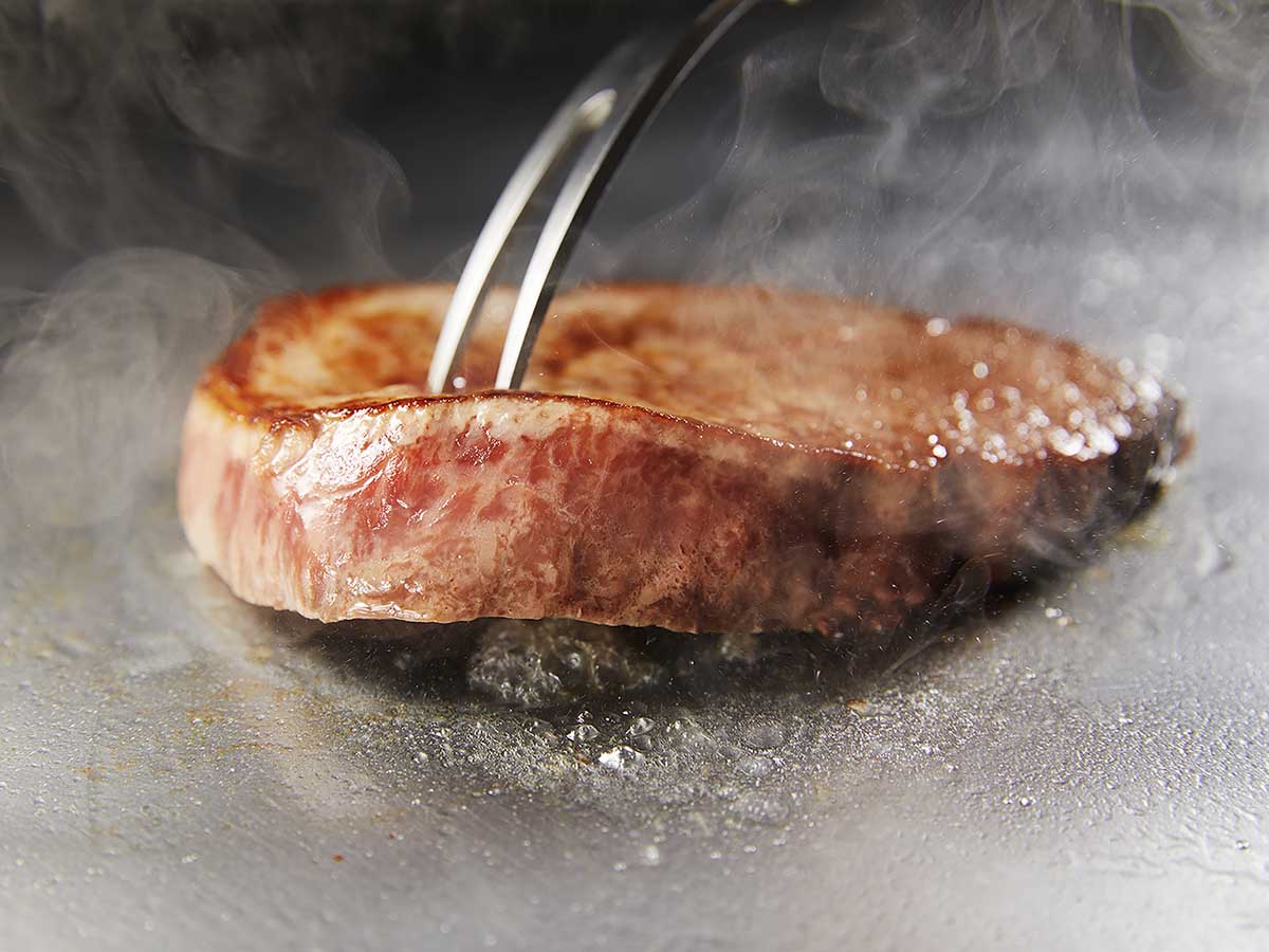 仙台牛のブリスケット（肩バラ肉）ステーキを具材に使用！（食楽web）