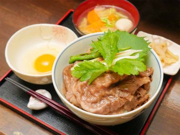 2時間待ちの牛丼屋が神戸にある！ 神戸牛を使った日本屈指の絶品牛丼を食べたら昇天しかけた