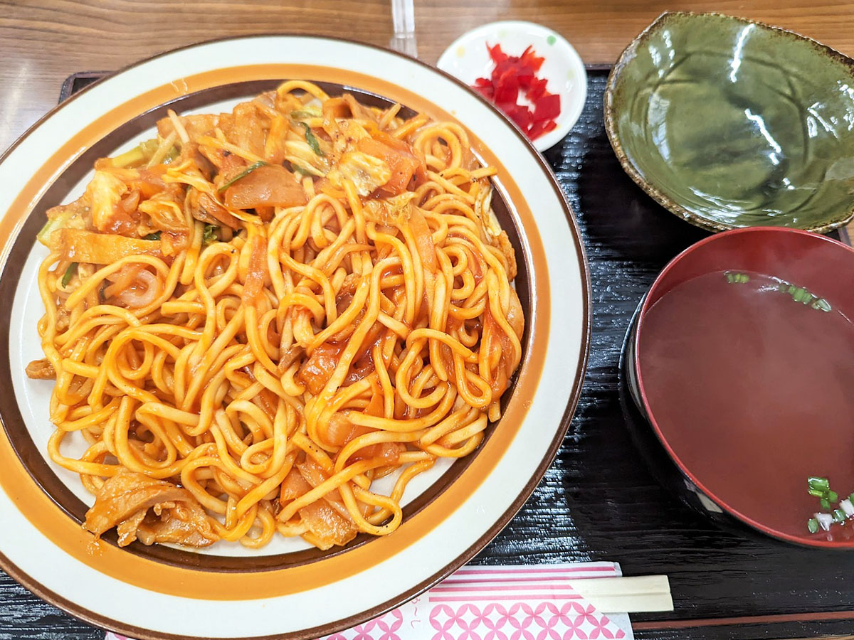 沖縄・宮古島で麺を食べるならココ！ 製麺所直営『じんく屋』のケチャップ味の「宮古そば」を食べてきた