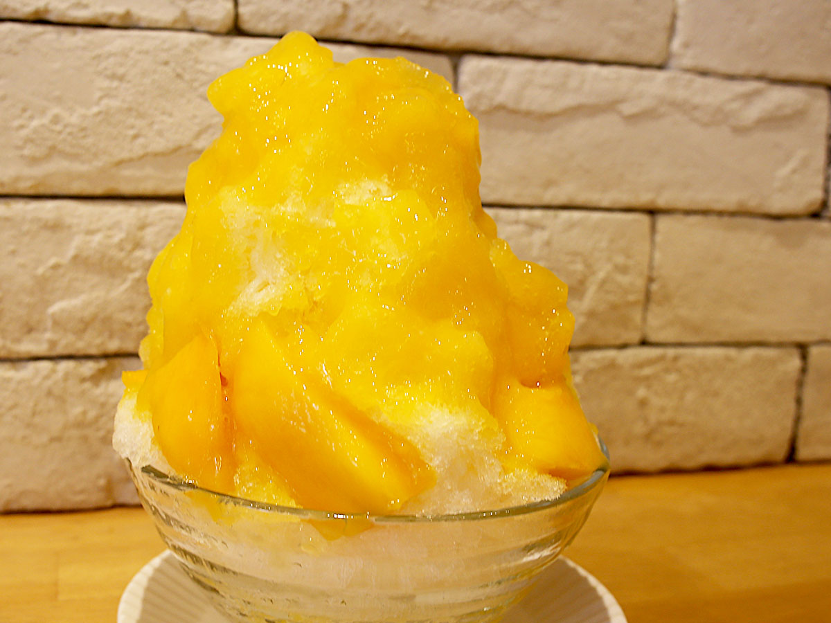 大阪で行列ができる『山口果物』の「かき氷」はなぜ旨い？ 「マンゴーかき氷」を食べて検証してみた！