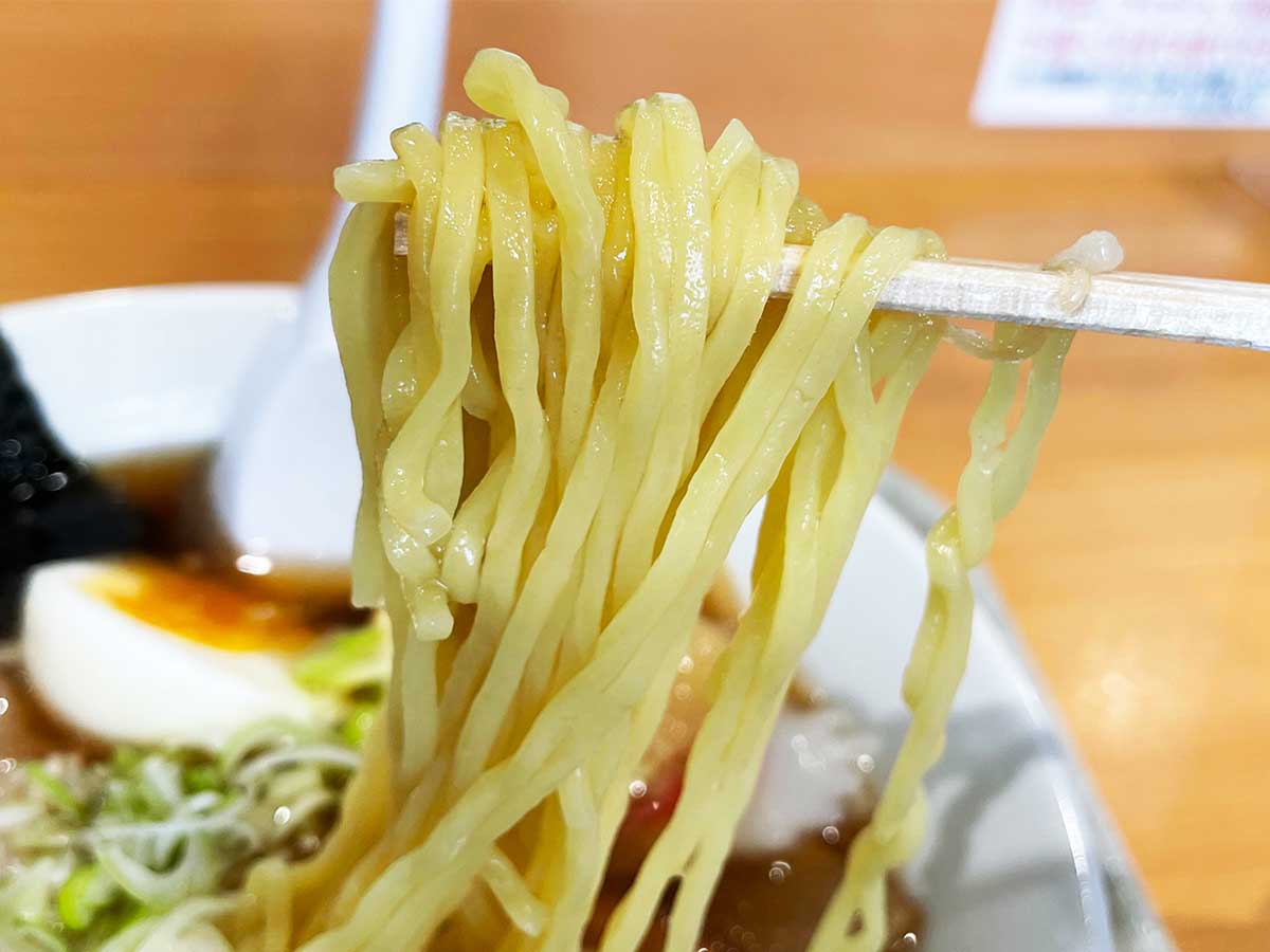 麺は「山形県で最も多く食べられているスーパー麺」と評される「サンコー食品」によるもの