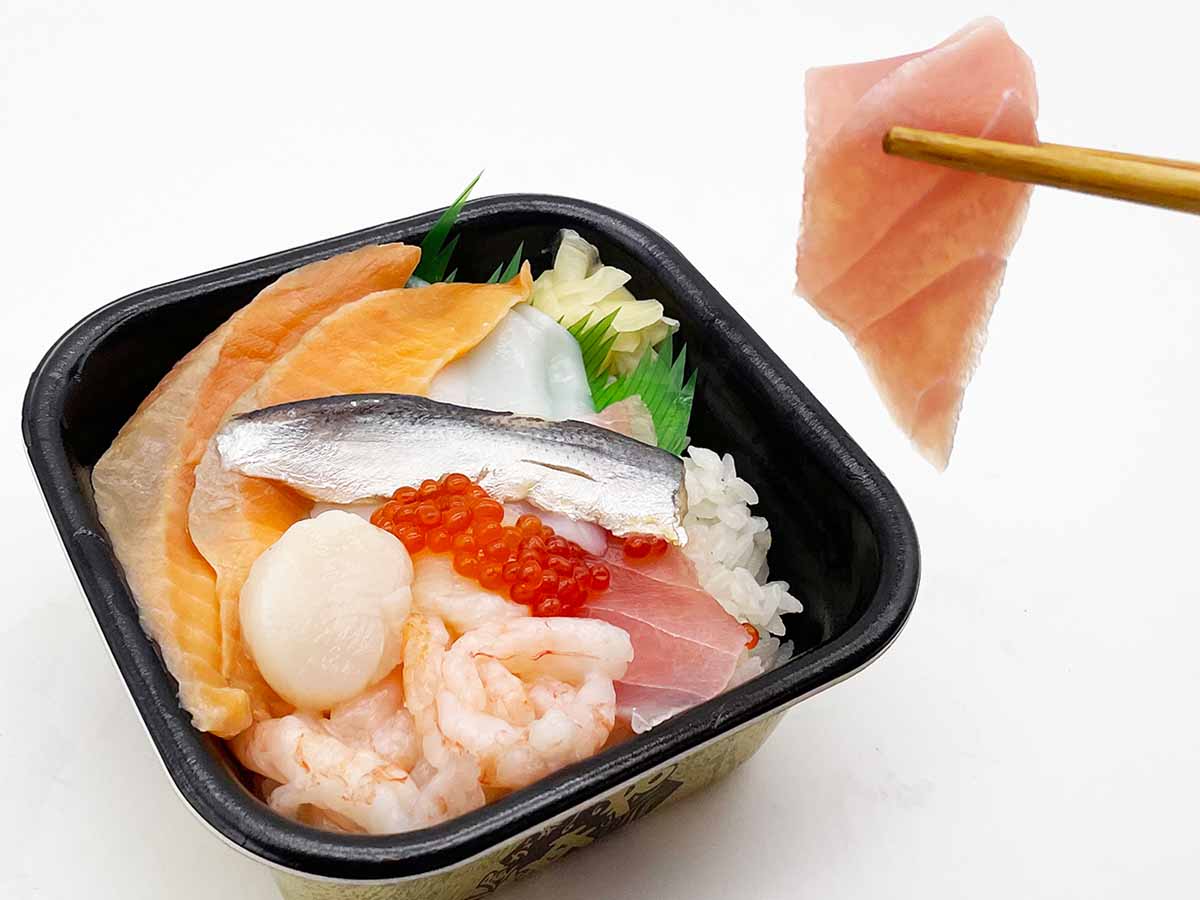 『丼丸』の「海鮮丼」550円（税込）