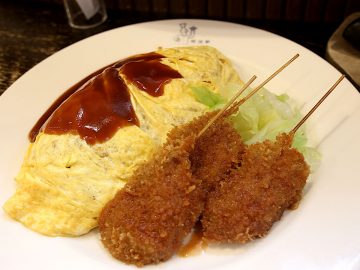 【大阪王道グルメ】老舗洋食店『明治軒』で新世界名物・串カツがのった不思議な「オムライス」を食べてきた
