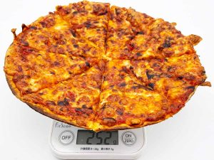 「プレーンチーズピザ（Mサイズ）」の重量