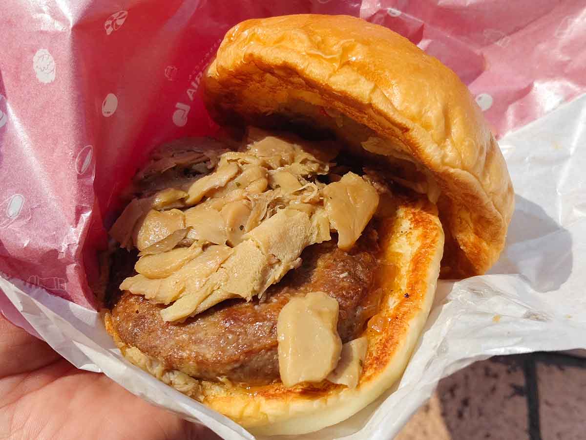 千円出す価値はあるのか？ ロッテリアで人気の「ジビエ鹿肉バーガー」を食べてその実力を検証してみた！