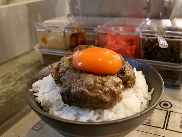 育てて食べるハンバーグって何！？ 大阪の人気店『挽肉マニア』で“炭焼ハンバーグ卵かけごはん”を最強に美味しく味わう方法