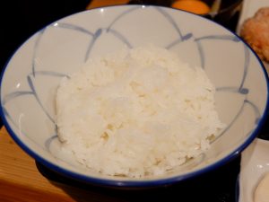 お米は宮城・山形産の「ひとめぼれ」。浄水で研ぎ、高火力のガス釜で炊き上げています