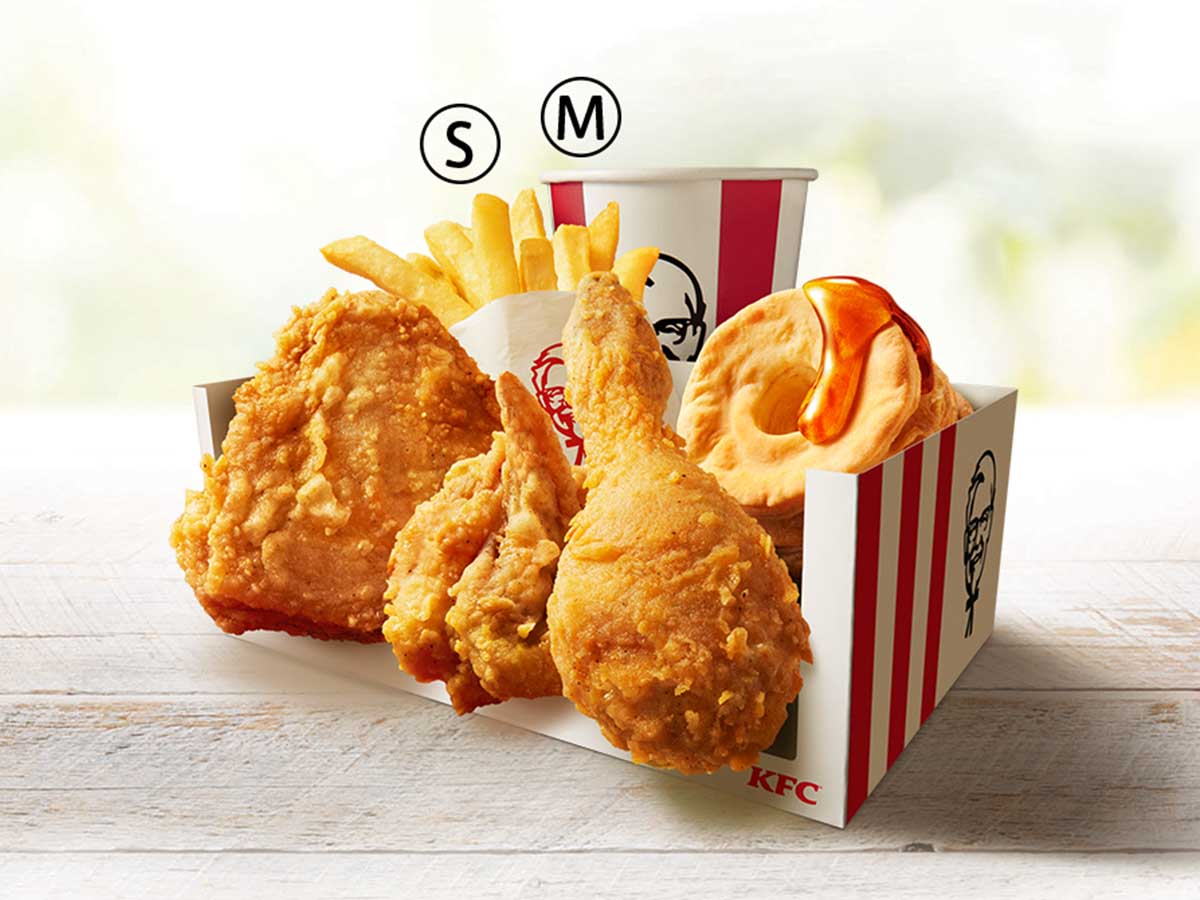 KFCの「オリジナルチキンボックス」990円。もちろん名脇役「フライドポテト」も入っています