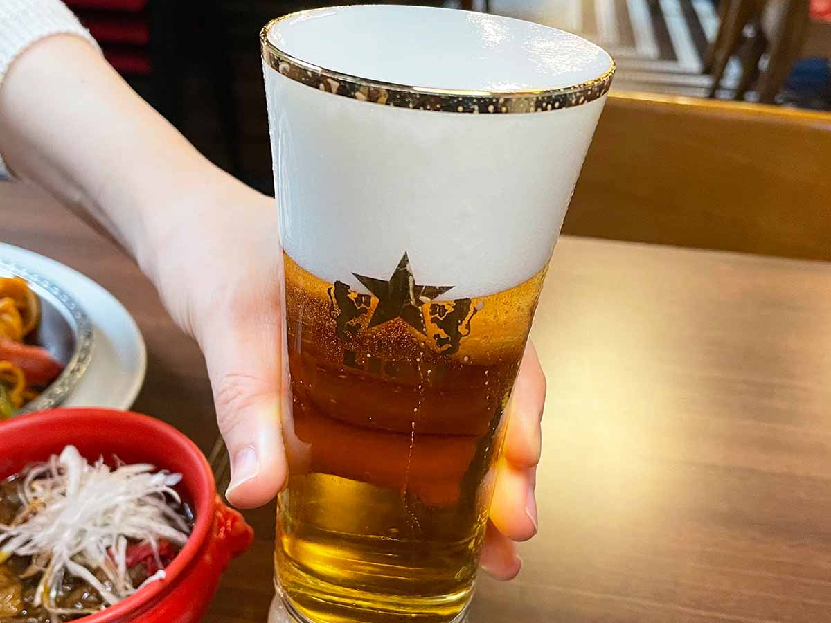 『銀座ライオン』といえば、絶対外せない生ビール。黄金比が美しい