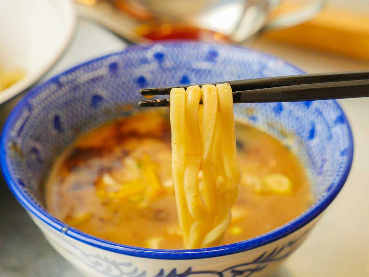 モチっとした麺が、魚介スープのうま味を纏い絶品